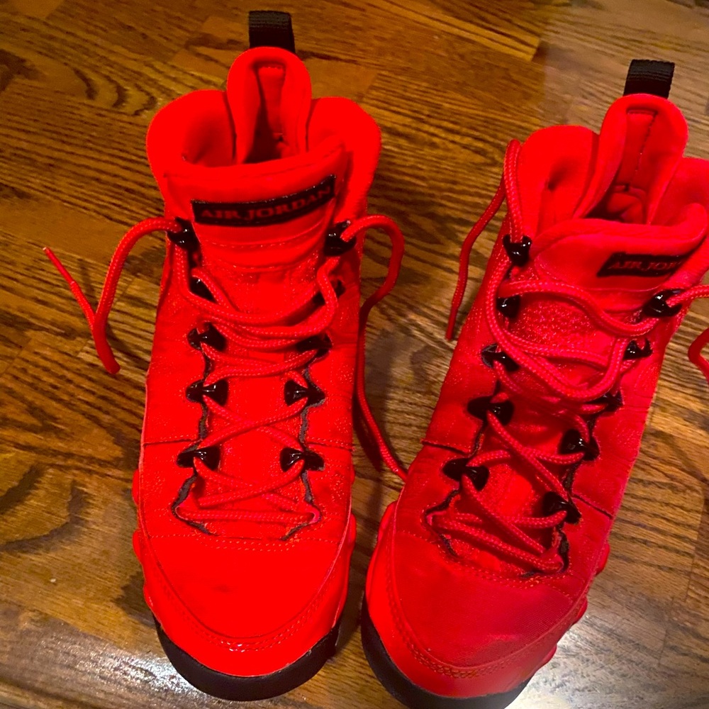 Red Jordan Retro 9